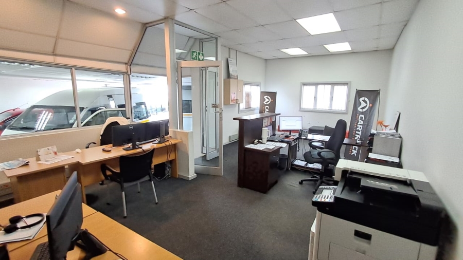 To Let commercial Property for Rent in Vincent Eastern Cape